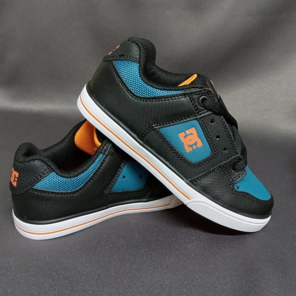 New DC Boys Shoes , size 12y